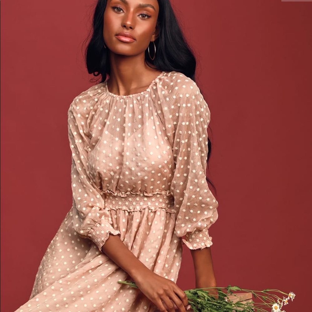 ✨NEW✨ Lulus Blush Midi Dress